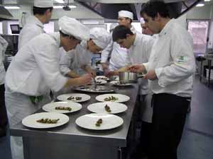 Rubén Trincado con alumnos de la Escuela